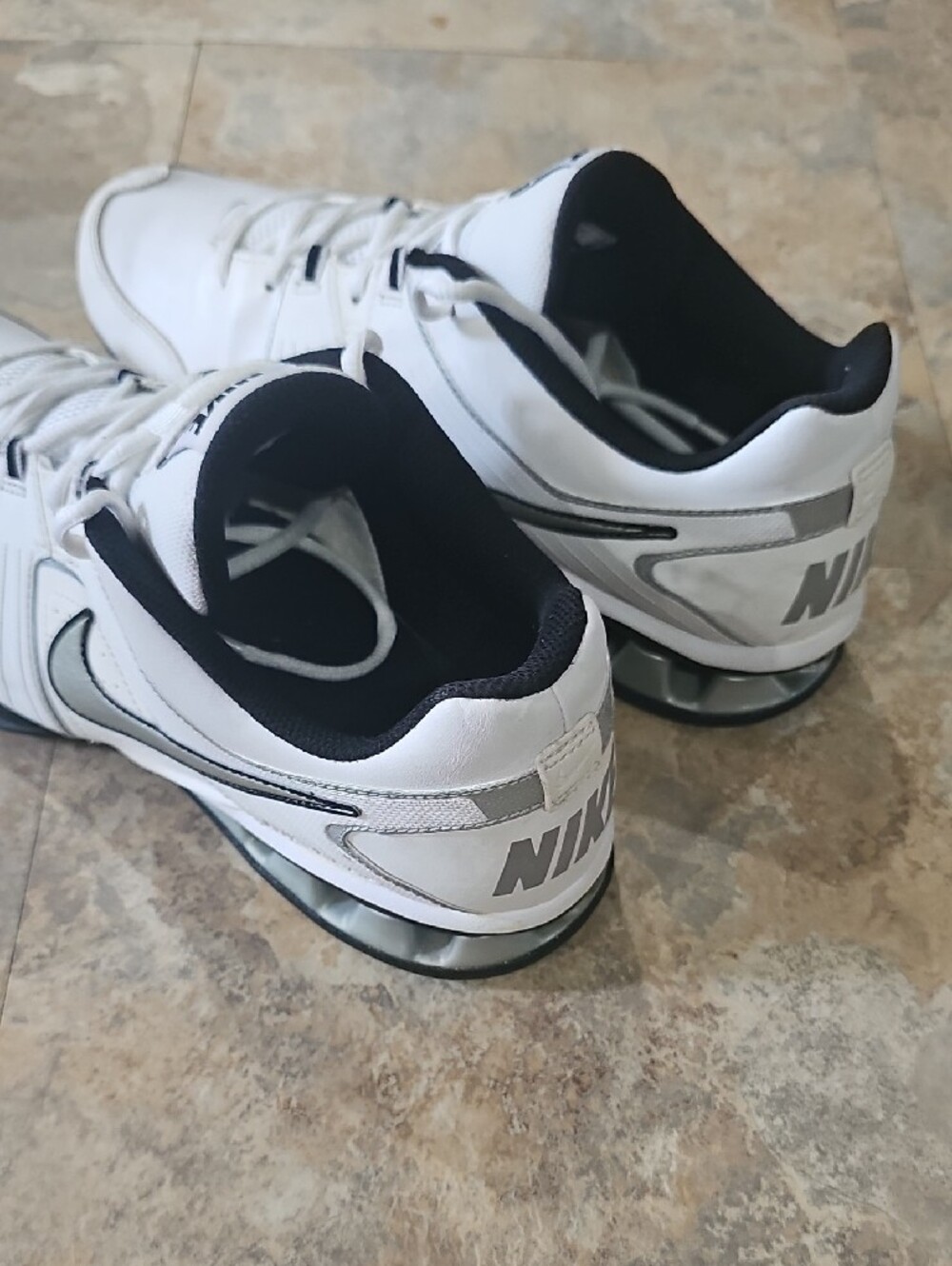 Nike Men’s White and Black Leather Athletic Trainers - Picture 12 of 14